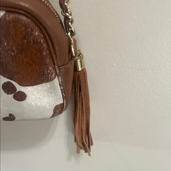 Chic Cowhide Crossbody Bag with Chain Strap - Picture 4 of 13